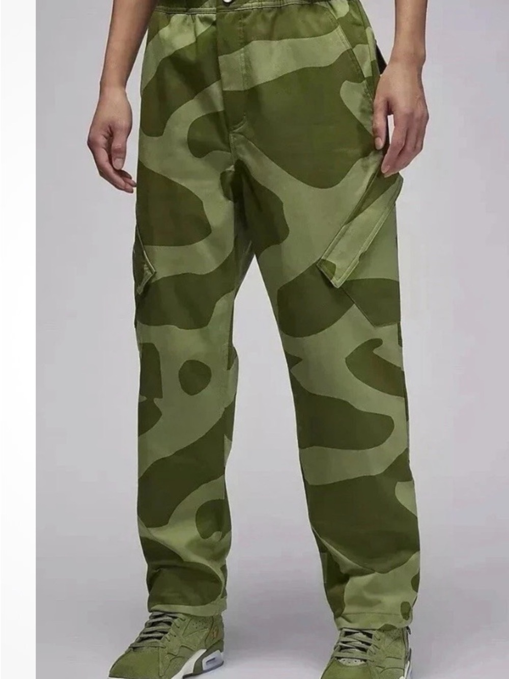 NIKE JORDAN ESSENTIALS CHICAGO CARGO PANTS Green Camo Baggy